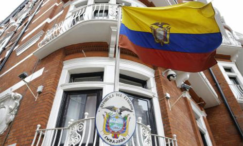Ecuador restringe el acceso a internet al creador de WikiLeaks
